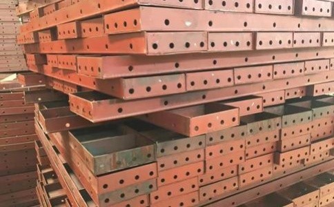 浅析建筑钢模板落模安全操作规程